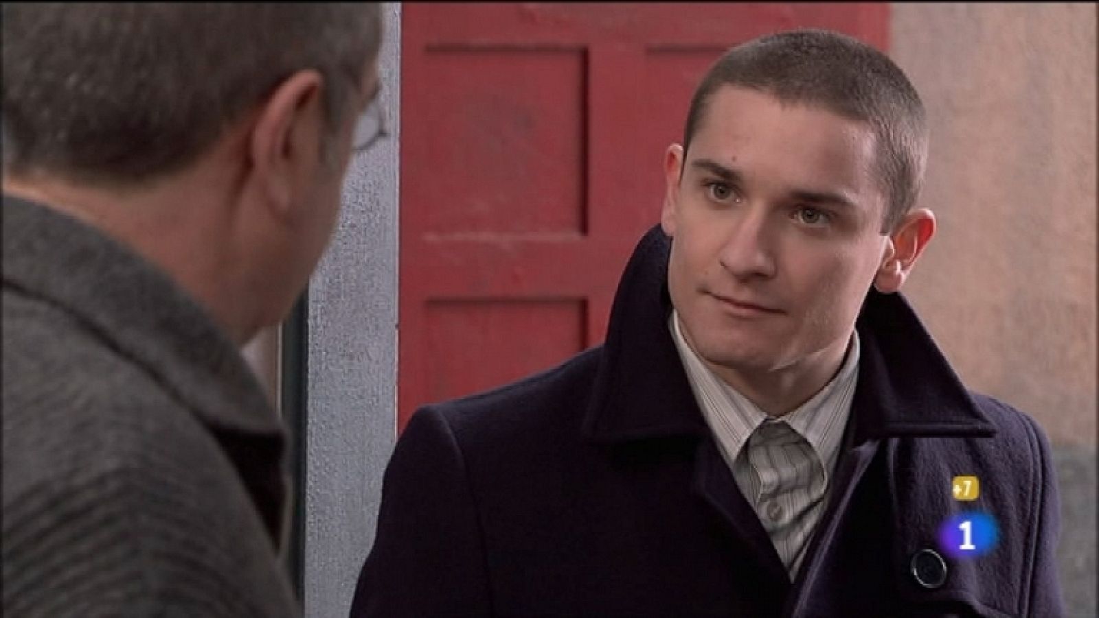 Amar en tiempos revueltos - T7 - Capítulo 106 - Miguel después de ver el reportaje sobre el marqués se asusta, y decide dejar aparcado lo de las inversiones - Ver ahora