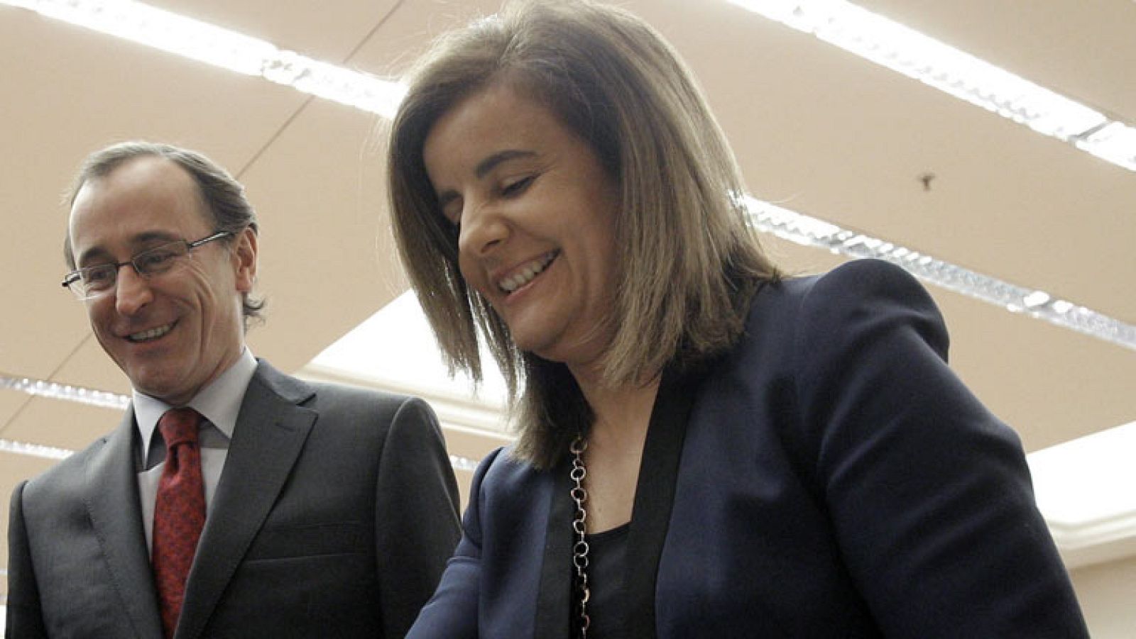 Báñez descarta los minijobs y el contrato único