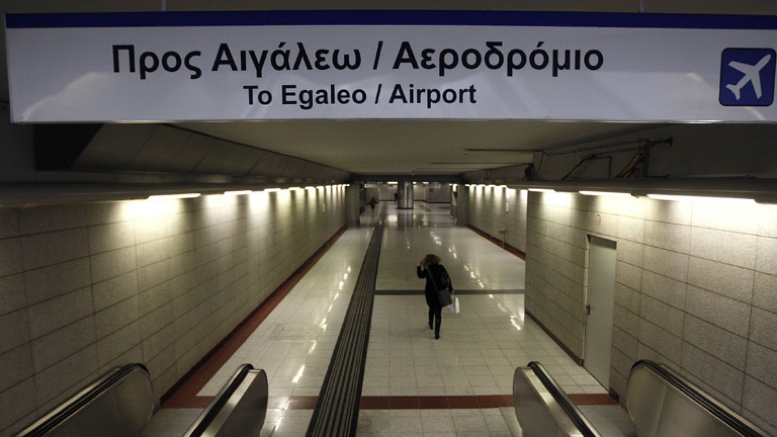 Papadimos decide hoy si acepta las condiciones impuestas por la troika