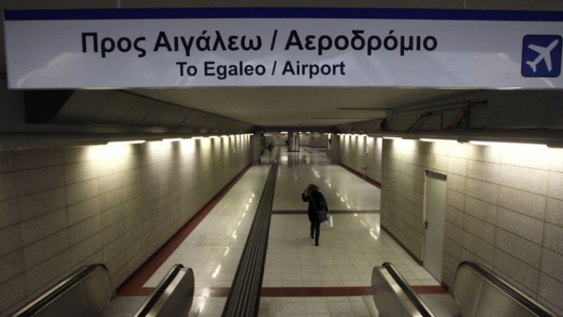 Papadimos decide hoy si acepta las condiciones impuestas por la troika