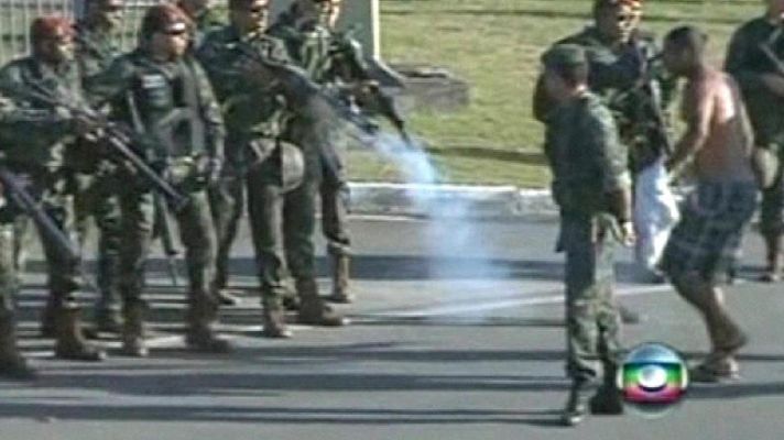 Telediario 1 - Hulega de policías en Brasil