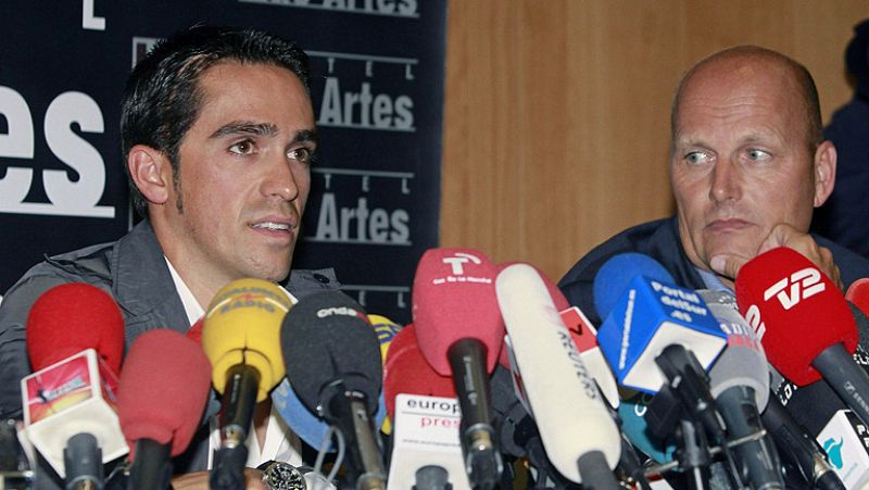 Alberto Contador ha convocado a los periodistas para defender su inocencia ante la sentencia del TAS. "Voy a seguir en el ciclismo, plenamente, y lo voy a seguir practicando de una forma limpia, como lo he hecho siempre", ha asegurado el ciclista de