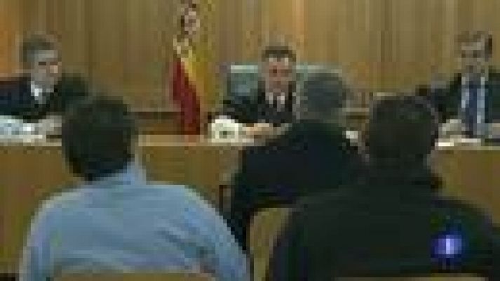Telediario 1 - Dos presuntos etarras son juzgados