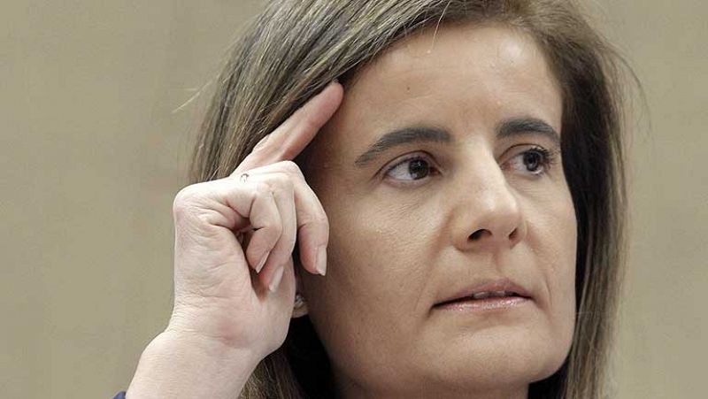 "En caso de despido procedente, la indeminación será de 20 días, hasta un máximo de 12 mensualidades", ha señalado la ministra de Empleo Fátima Báñez, que ha explicado las causas para que el empresario pueda recurrir a esta fórmula