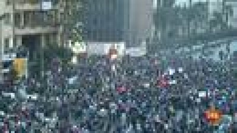 Los egipcios piden la renuncia de la Junta Militar en el aniversario de la caída de Mubarak