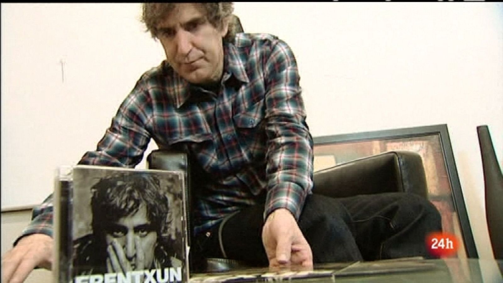 Cámara abierta 2.0 - Mikel Erentxun y sus 24 Golpes en 1minuto.COM, Acaba con la crisis y Coches.com - 11/02/12 - Ver ahora