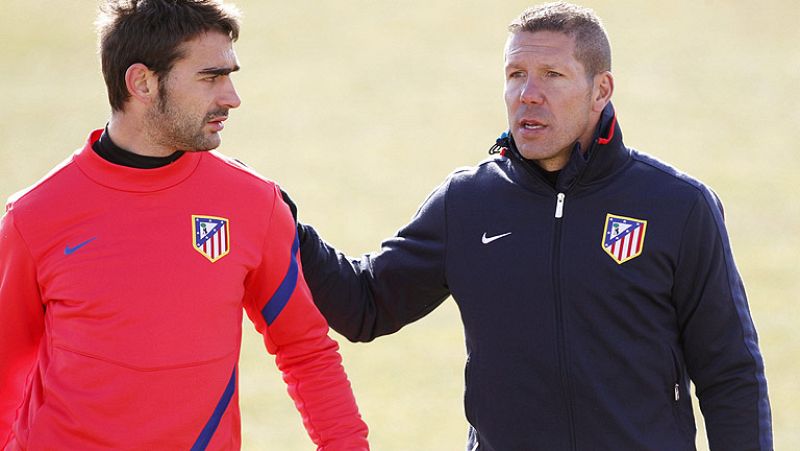 Racing de Santander y Atlético de Madrid ponen a prueba sus rachas en El Sardinero, donde los locales quieren seguir su senda alcista y los rojiblancos asaltar los puestos europeos. Este sábado también se juega el Betis-Athletic.