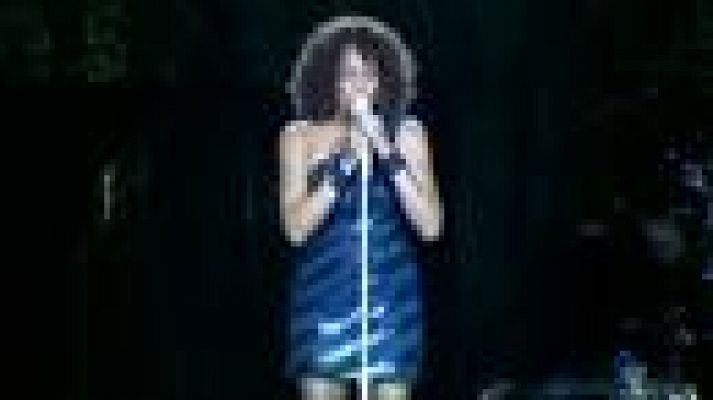 La muerte de Whitney Houston pone de luto al pop