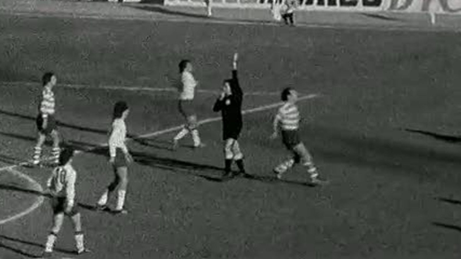 El jugador paraguayo del Zaragoza Carlos 'Lobo' Diarte llegó a la Liga española en 1974. Dos años más tarde fichó por 60 millones de pesetas por el Valencia donde vivió su mejor etapa. Posteriormente jugó en el Salamanca y en el Betis.