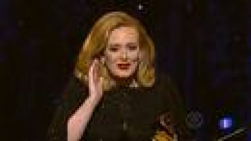 Adele y Witney Houston claras protagonistas de la gala de los Grammy