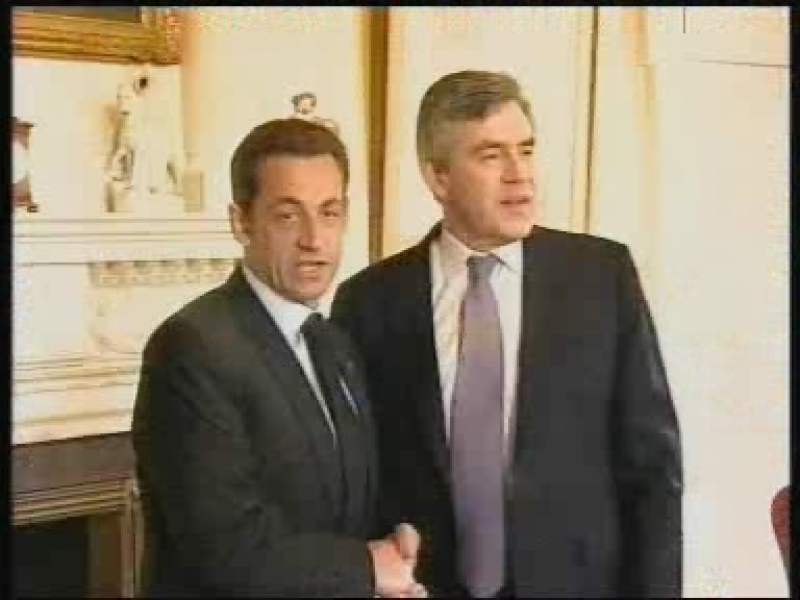  En la cumbre entre el Reino Unido y Francia en Londres se han reunido el primer ministro británico, Gordon Brown, y el presidente francés, Nicolas Sarkozy