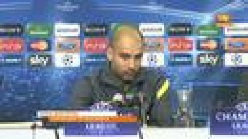 Rueda de prensa de Josep Guardiola y Dani Alves, previa a la ida de octavos de la Champions contra el Bayer Leverkusen. 