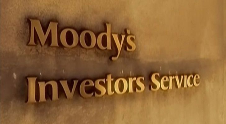 Telediario 1 - Moody's rebaja la nota de deuda de España junto a otros cinco países de Europa