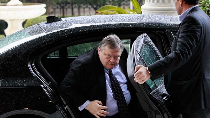 El ministro de Finanzas, Evangelos Venizelos, ha asegurado que el gobierno terminará de atar los cabos sueltos del acuerdo con la 'troika' antes de la teleconferencia del Eurogrupo, prevista para esta tarde. Asimismo, ha afirmado que Grecia está "es