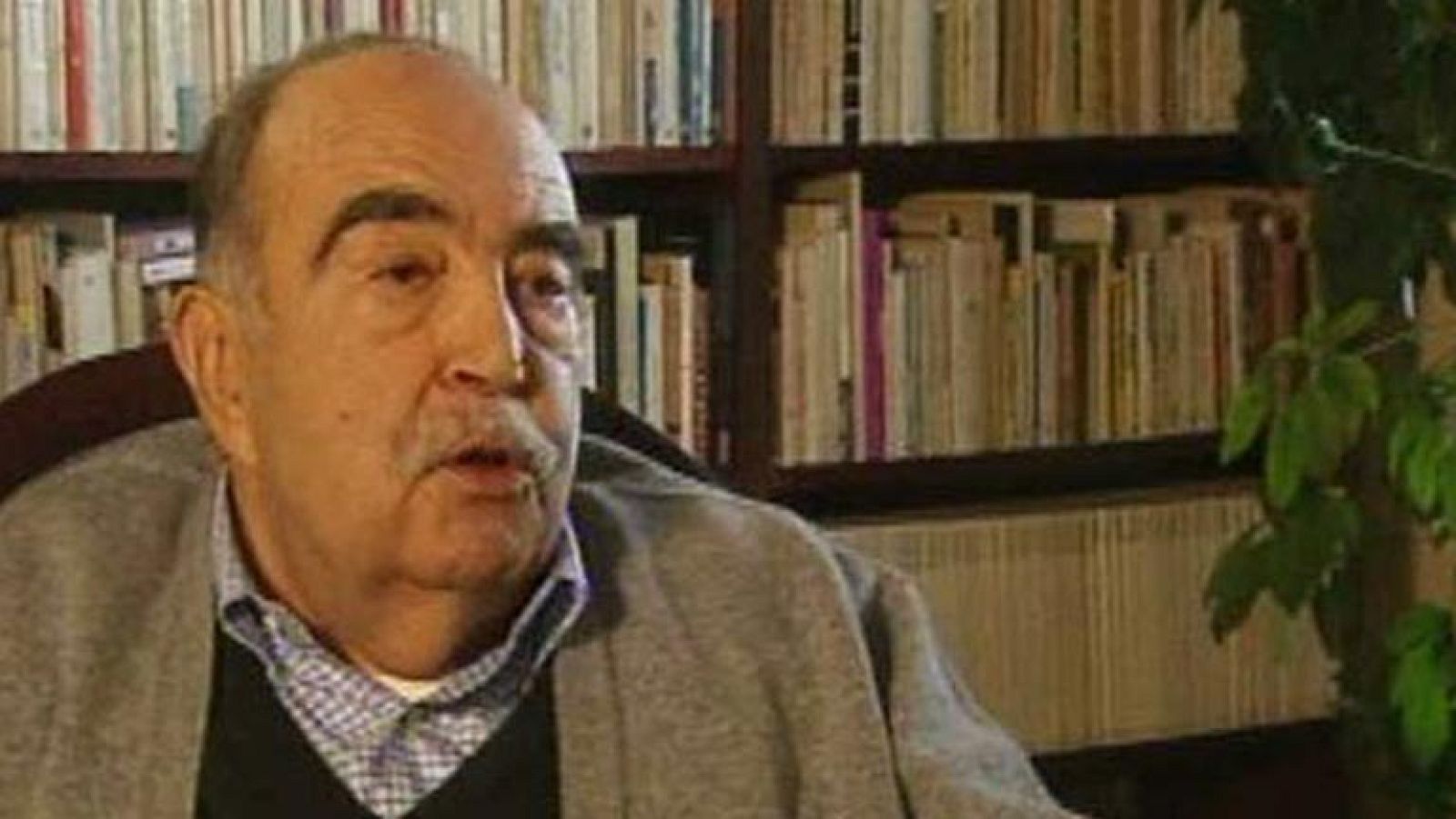 Muere Fernando Lázaro Carreter (2004)