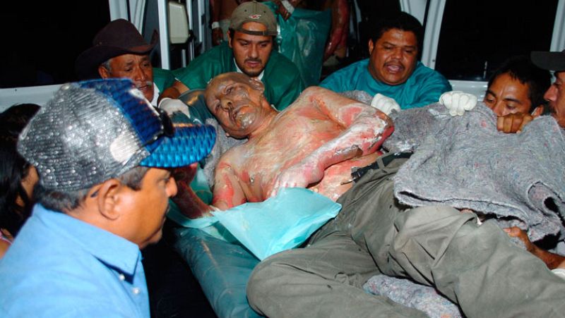 Centenares de personas han muerto por un enorme incendio en una cárcel de Honduras, entre ellos presos que se quedaron atrapados en sus celdas y no pudieron salir. Se trata de la mayor tragedia carcelaria en Latinoamérica en 25 años.