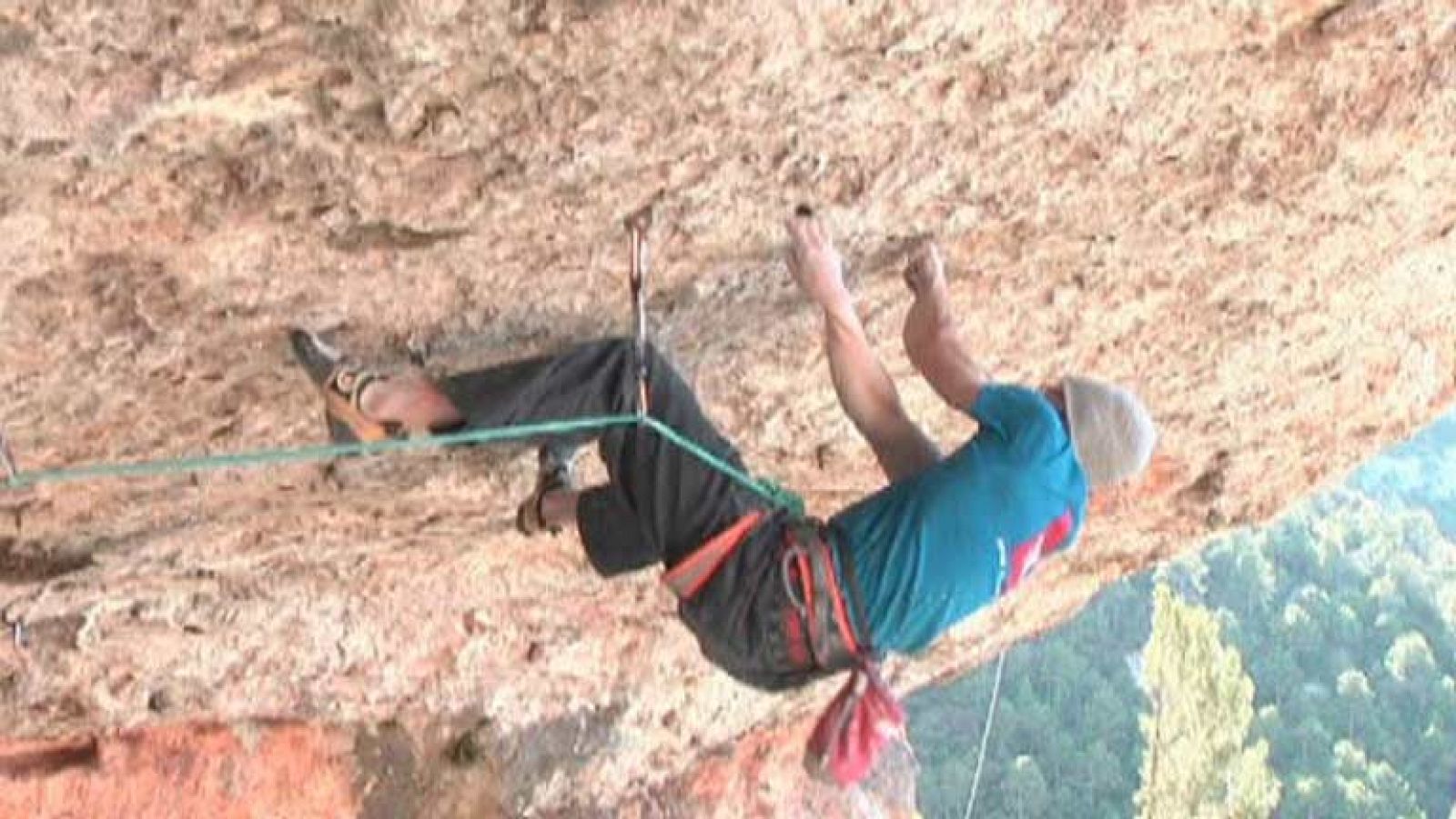 Iker Pou sigue subiendo el listón mundial de la escalada deportiva. En esta ocasión, ha completado Nit de Bruixes, una pared de dificultad 9A+, la máxima en alpinismo, ubicada en Margalef (Tarragona) con complicados tramos que combinan agarres de uno