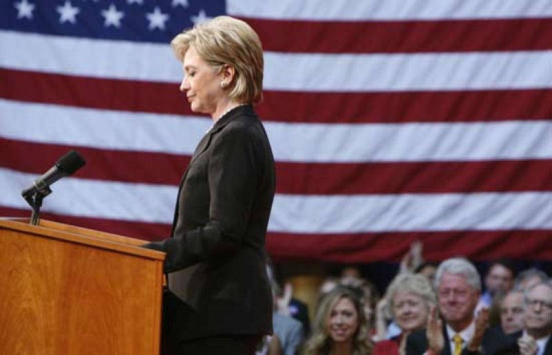 La senadora Hillary Clinton se ha retirado dando su apoyo a Barack Obama (07/06/08). 