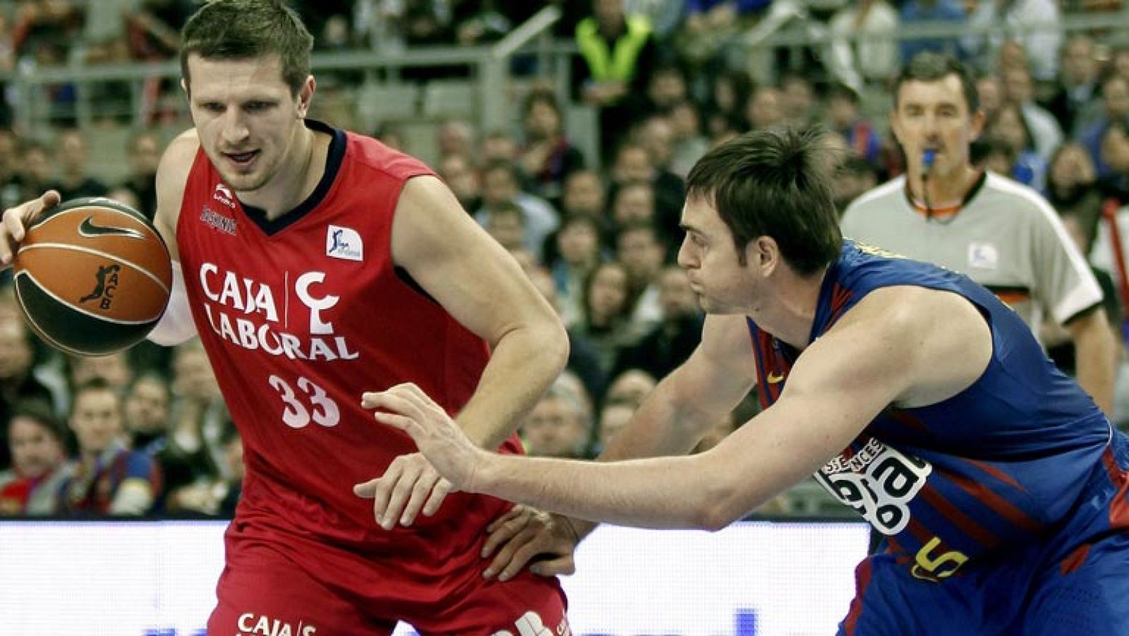 El Barça se clasifica para la final de la Copa de baloncesto tras vencer por 66-57 al Caja Laboral, con un gran Erazem Lorbek.
