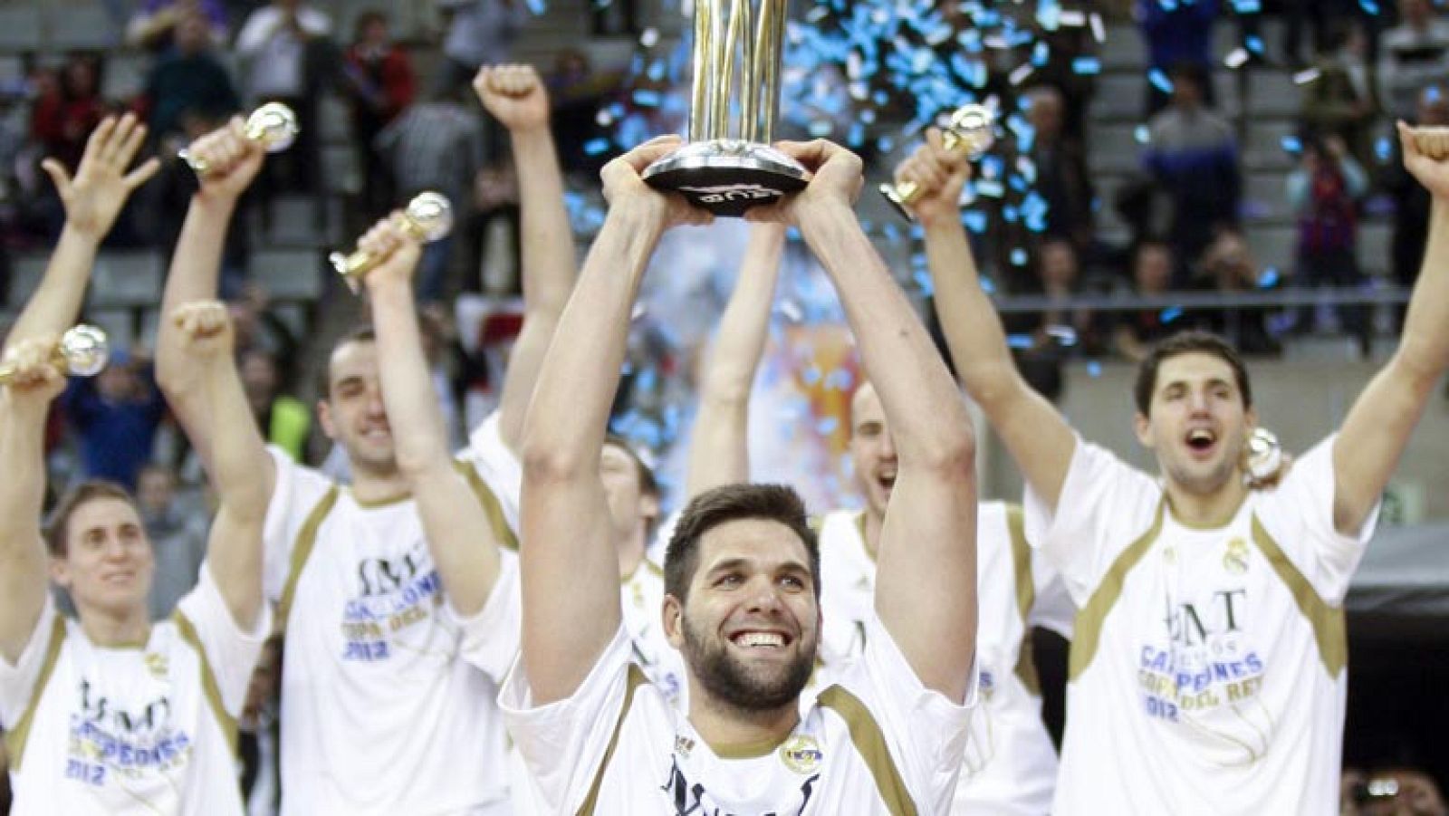 El Real Madrid de baloncesto vuelve a reinar en la Copa 19 años después de su último triunfo. En un encuentro en el que rayó a gran altura, los hombres de Pablo Laso derrotaron al que todos daban como favorito, el Barcelona, y además con el Palau San