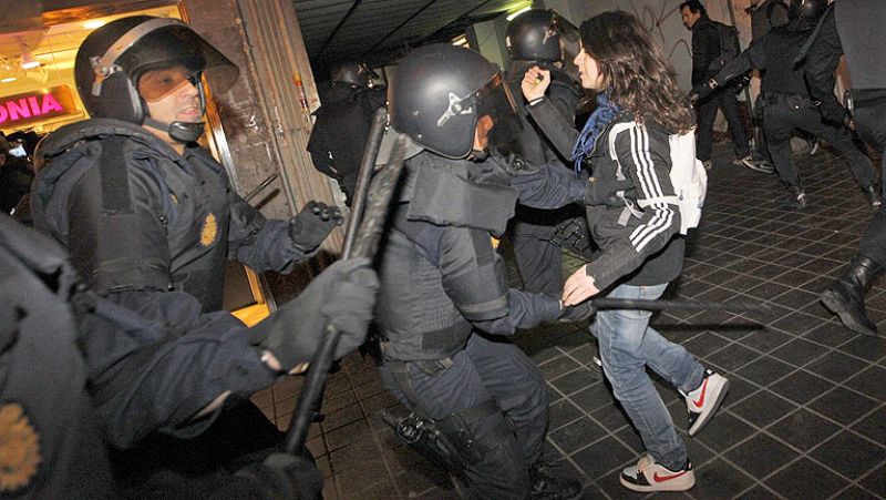 14 detenidos en Valencia, en una nueva jornada de choques entre policías y manifestantes 