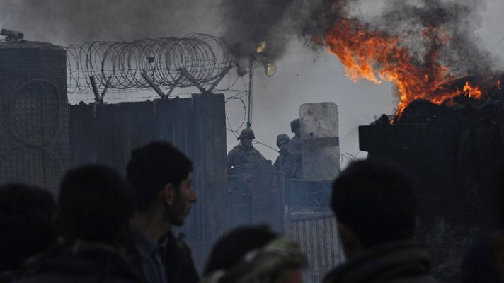 Informativo 24h - Protestas ante una base de la OTAN en Afganistán por la quema de ejemplares del Corán