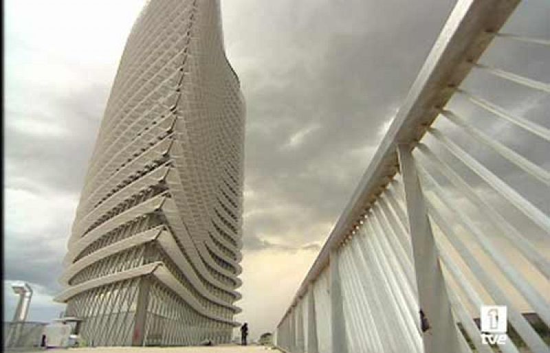 A pesar de la lluvia y de la crecida del Ebro, los organizadores de la Expo de Zaragoza aseguran que todo estará a tiempo para su inauguración, el sábado 14 de Junio (07/06/08).