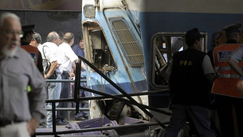 Heridas 340 personas al descarrilar un tren en una estación de Buenos Aires 