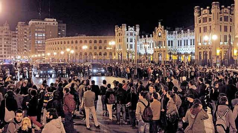 Más Gente - La Sindicatura de Greuges valenciana investigará tras recibir 38.000 quejas por los disturbios