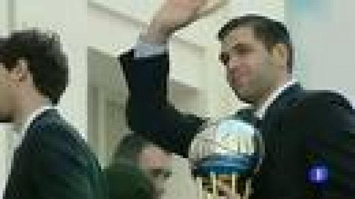 Telediario 1 - Baño de madridismo para la Copa de baloncesto