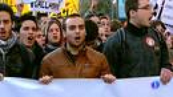 Telediario 1 - Los estudiantes valencianos vuelven a manifestarse por los recortes en educación