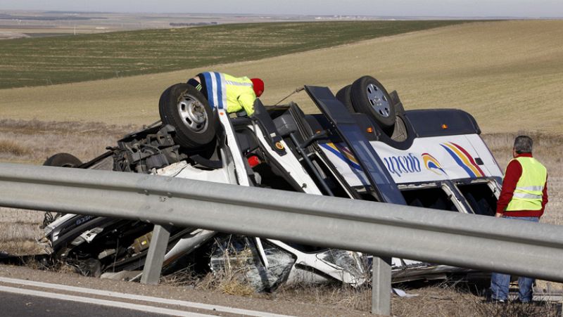 Vuelca un autobús escolar en Ávila