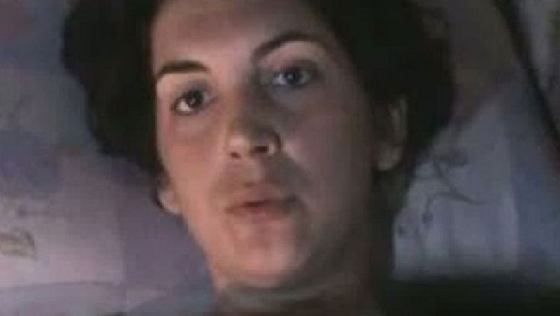  La periodista francesa Edith Bouvier pide en un vídeo desde Homs que le trasladen de forma urgente a Líbano para ser intervenida quirúrgicamente tras resultar gravemente herida en un bombardeo.