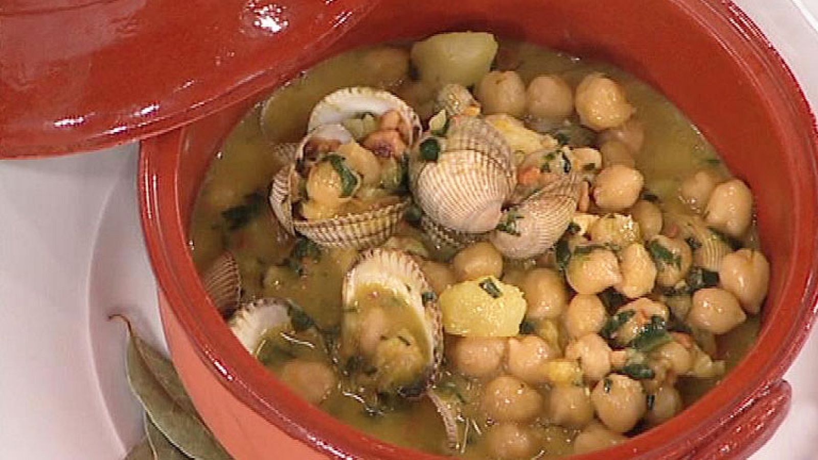 Saber Cocinar - Potaje de bacalao con mini pizzas de hojaldre - 24/02/2012