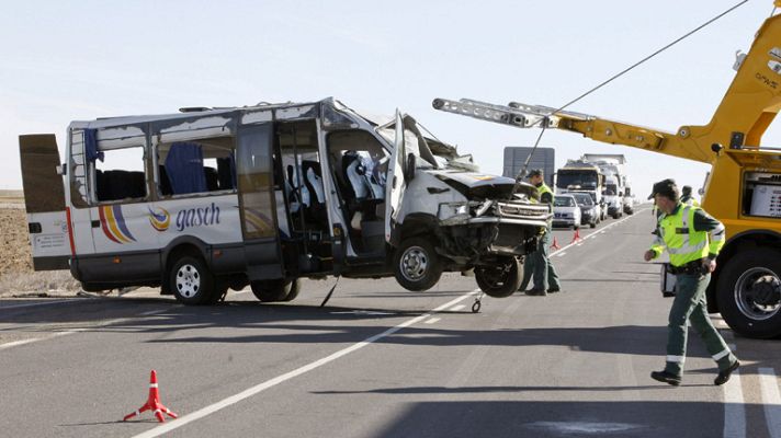 Telediario 1 - Accidente de microbús en Ávila