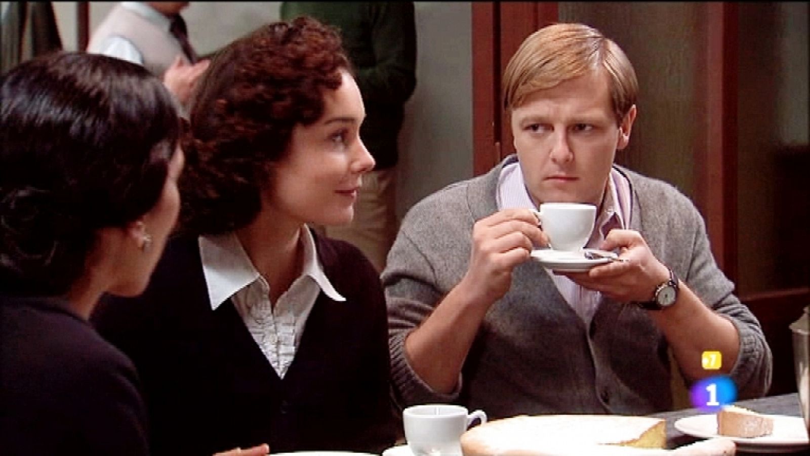 Amar en tiempos revueltos - T7 - Capítulo 120 - Rocío se reincorpora a la dirección de la revista - Ver ahora