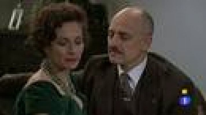 Amar en tiempos revueltos - Rocío pilla a Eugenio con su amante
