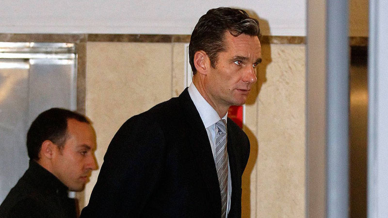 Telediario 1: Telediario matinal en 4' (26/02/12) | RTVE Play