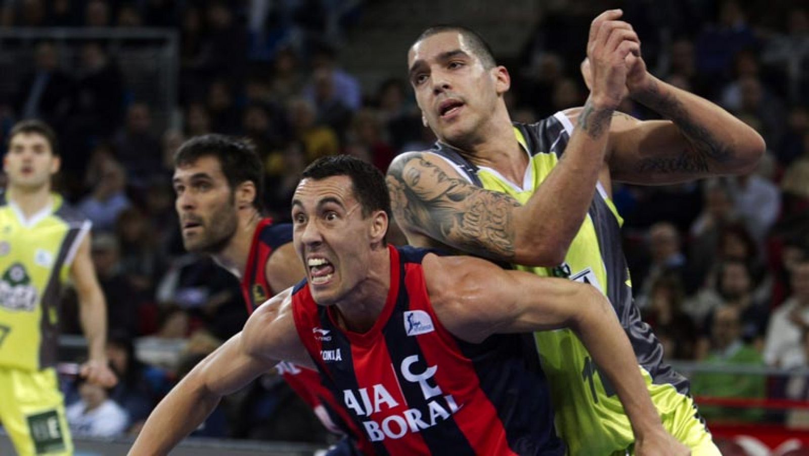 El Caja Laboral se impuso sobre la bocina a Blancos de Rueda Valladolid, 67-65, gracias una agónica canasta de Brad Oleson en nueve segundos de infarto en el Buesa Arena. 