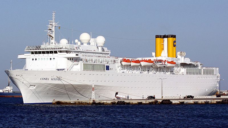 El Costa Allegra está a la deriva en el océano Índico por un incendio 