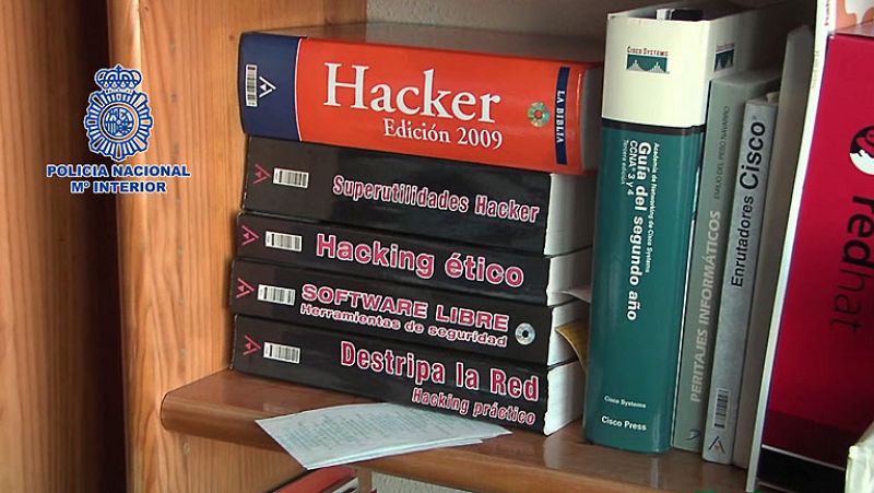   La Policía Nacional ha detenido en España a cuatro miembros del grupo Anonymous en el marco de la operación internacional 'Exposure', que ha concluido con la imputación de otros 21 miembros del grupo 'hacktivista' en Latinoamérica.Los miembros de A