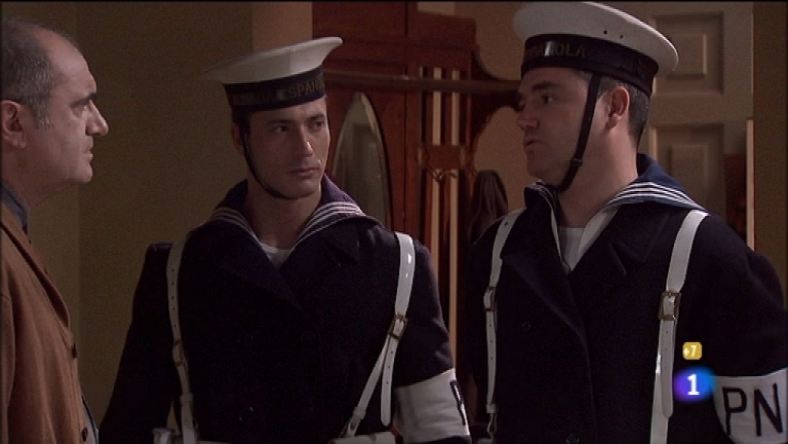 Amar en tiempos revueltos - T7 - Capítulo 122 - Sorpresa porque el dibujo de la pizarra sale publicado en "Sucesos" - Ver ahora