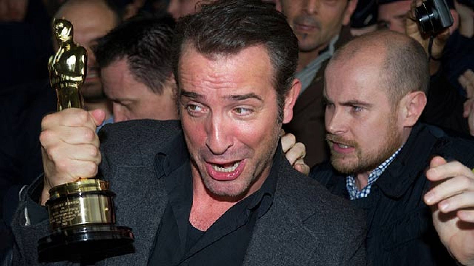 Más Gente - Jean Dujardin es recibido en Francia como un héroe