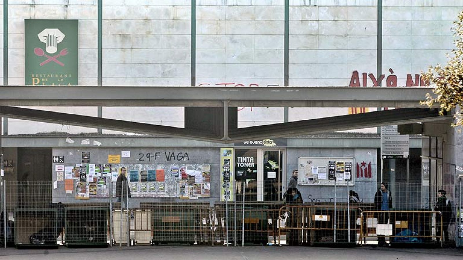 Estudiantes catalanes han vuelto a cortar la AP-7 y la B-30 como protesta ante los recortes