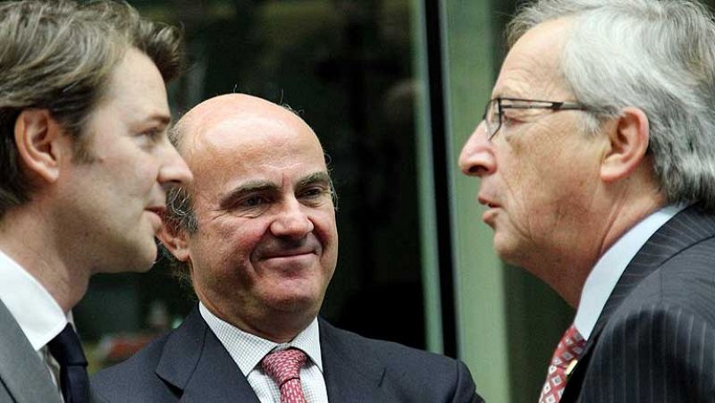 El ministro español de Economía, Luis de Guindos, ha asumido que la Comisión Europea no tomará hasta mayo la decisión final sobre si relaja el objetivo de défici