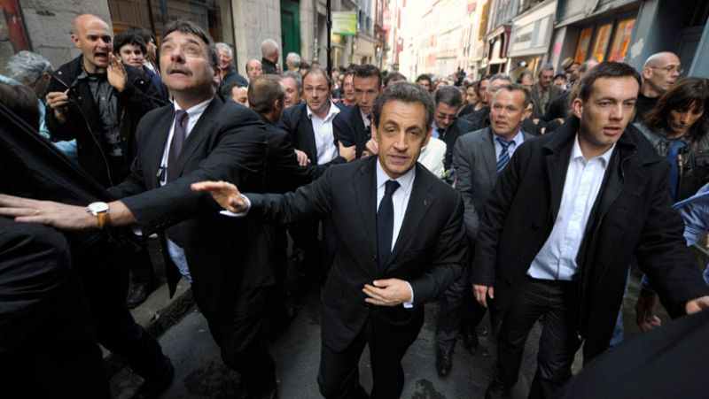 Sarkozy considera deseable el acercamiento de presos de ETA