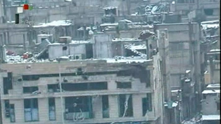 Informativo 24h - Un convoy de la Cruz Roja llega a Homs con ayuda humanitaria para el barrio de Baba Amro