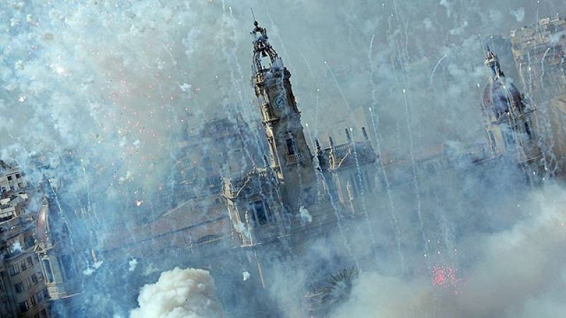 Más Gente - Las Fallas de Valencia viven su segunda mascletà
