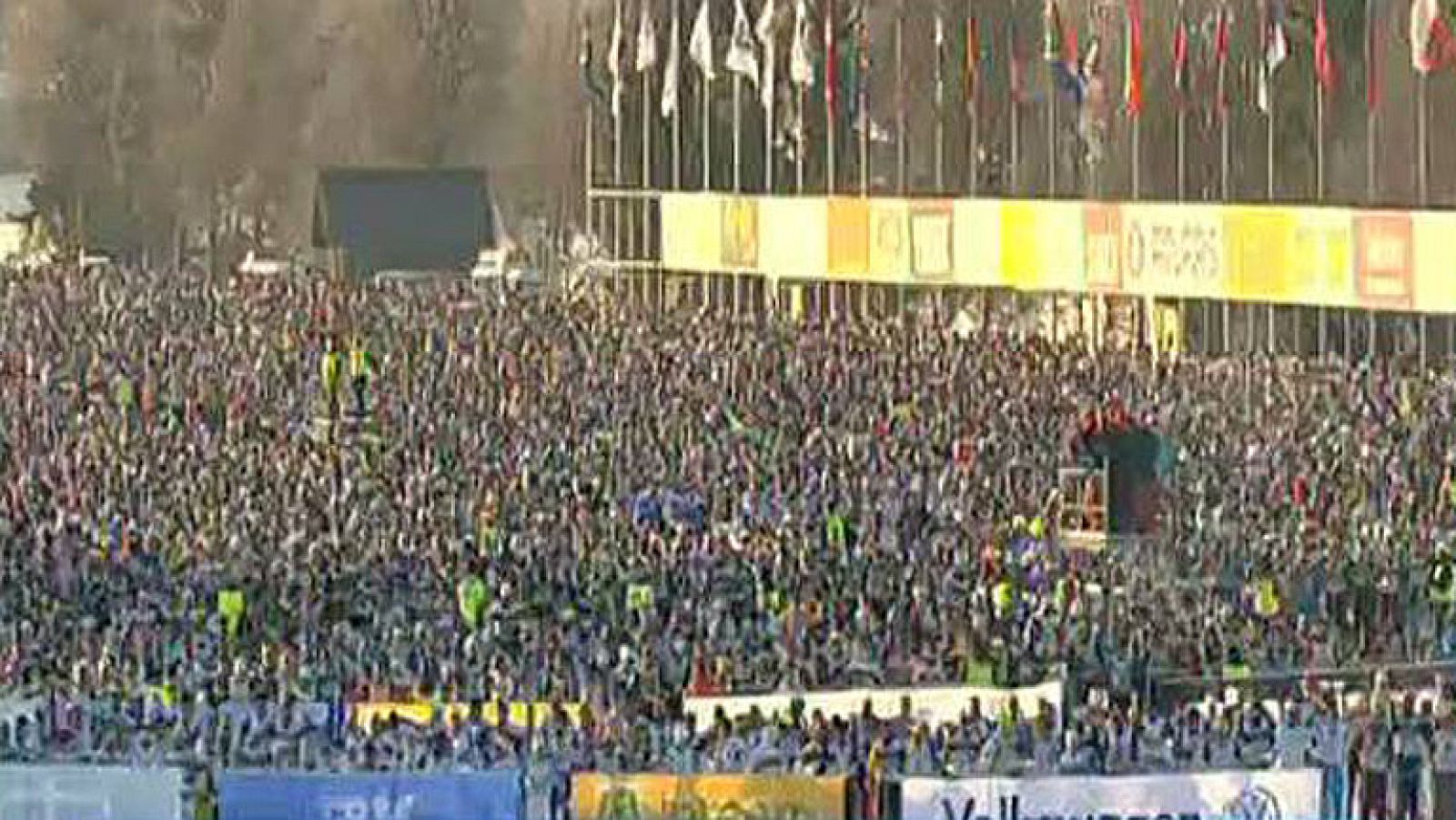 Unas 15.000 esquiadores se han dado cita en la región sueca de Dalarma para celebrar una popularísima prueba de campo a través de 90 kilómetros.
