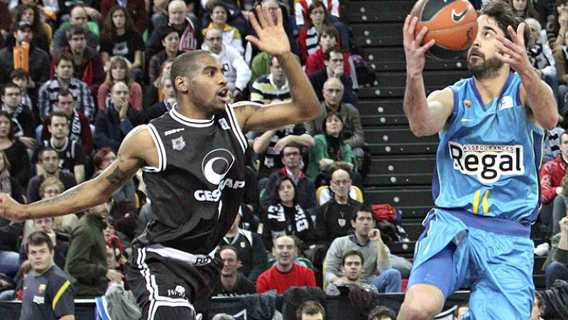 El Barça Regal se ha impuesto en Miribilla con un gran primer cuarto en el que lograron una ventaja que resultó insalvable para el equipo local, que sufrió dos técnicas y una falta descalificante y solo pudieron acercarse en el marcador en los segund